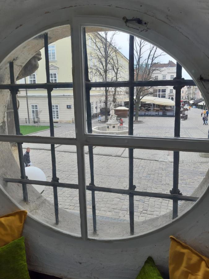 Artrooms -Round Windows Rynok Sq Leópolis Exterior foto