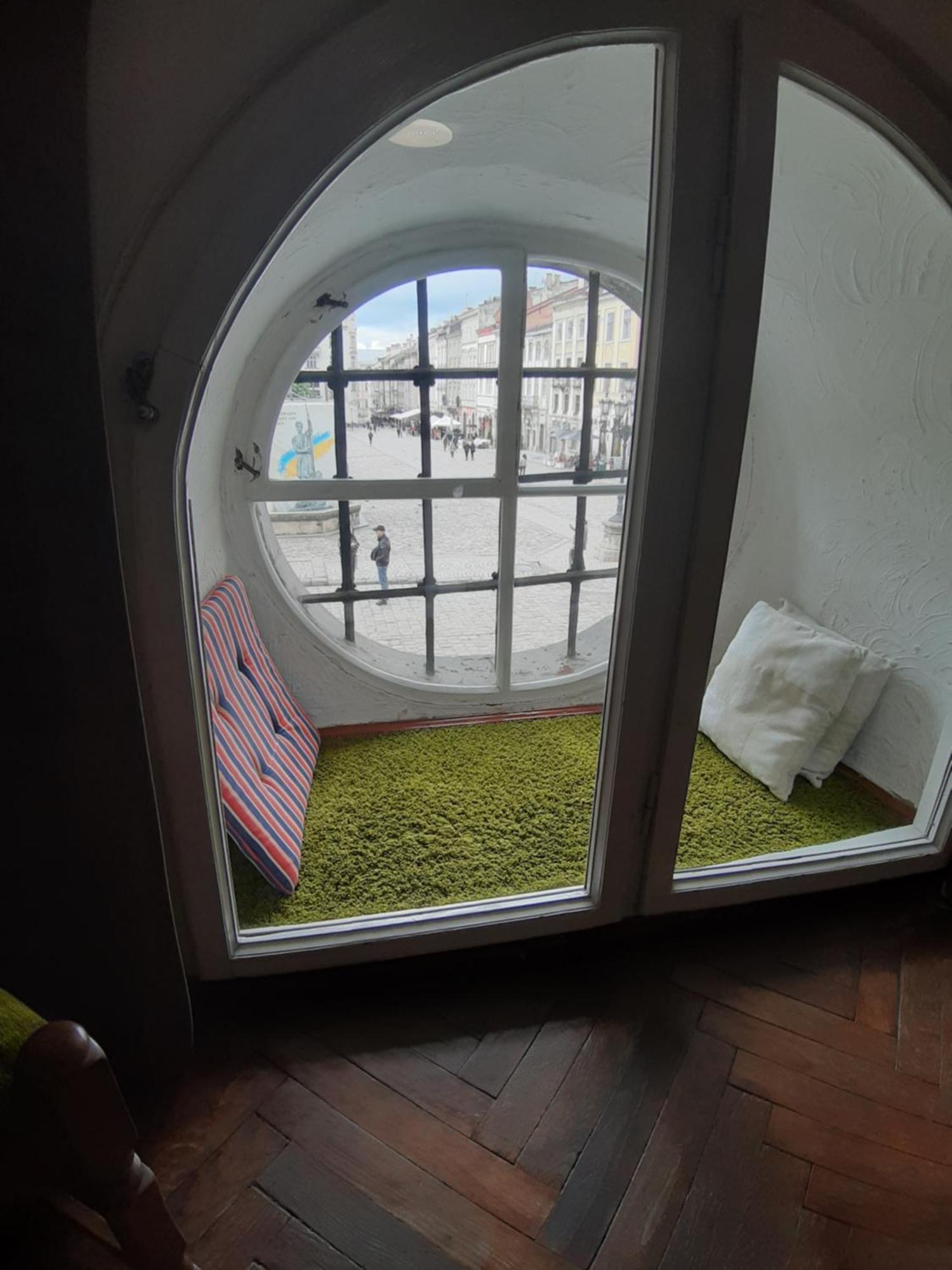 Artrooms -Round Windows Rynok Sq Leópolis Exterior foto